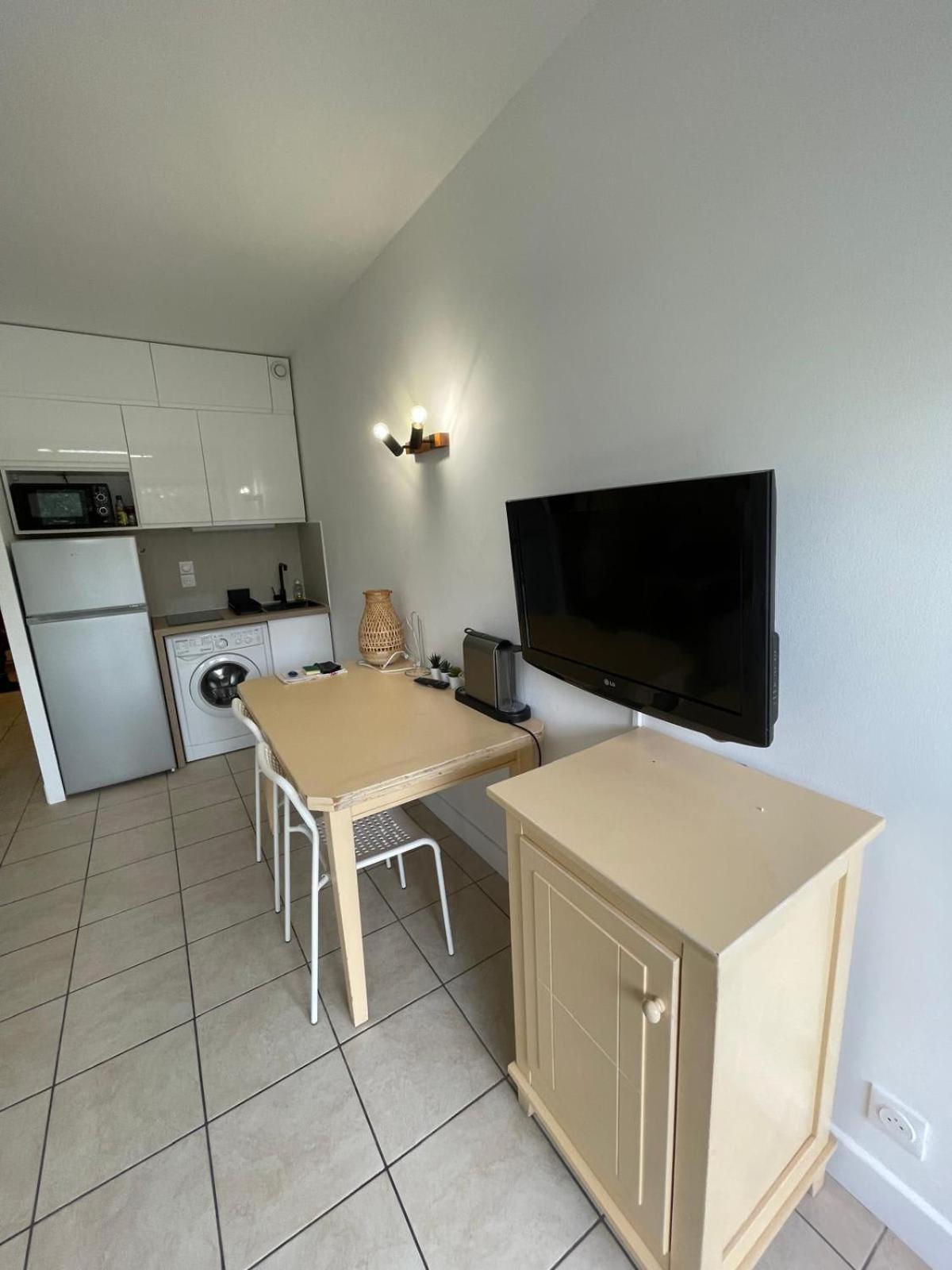 06U - Beautiful Studio In Residence - Swimming Pool And Tennis Court Saint-Laurent-du-Var Bagian luar foto