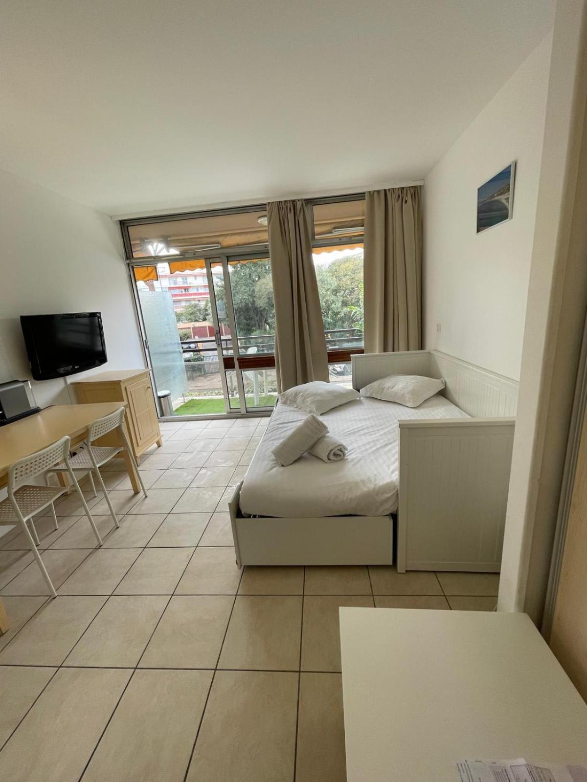 06U - Beautiful Studio In Residence - Swimming Pool And Tennis Court Saint-Laurent-du-Var Bagian luar foto