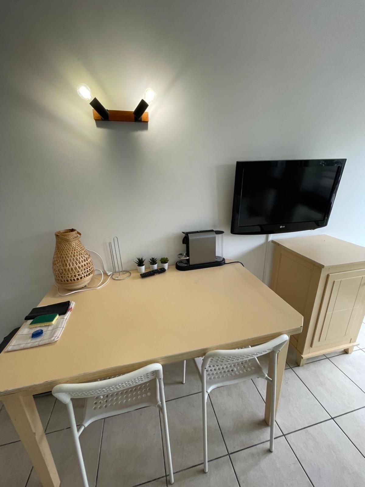 06U - Beautiful Studio In Residence - Swimming Pool And Tennis Court Saint-Laurent-du-Var Bagian luar foto
