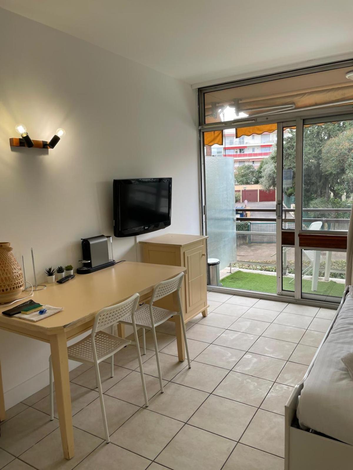 06U - Beautiful Studio In Residence - Swimming Pool And Tennis Court Saint-Laurent-du-Var Bagian luar foto