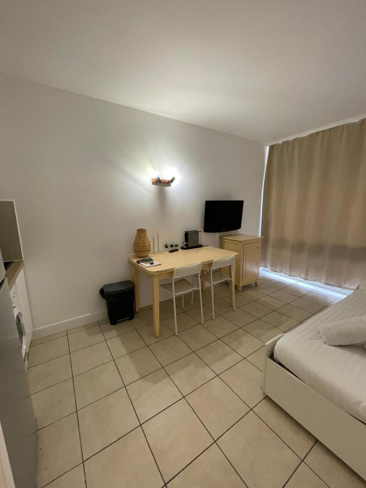 06U - Beautiful Studio In Residence - Swimming Pool And Tennis Court Saint-Laurent-du-Var Bagian luar foto