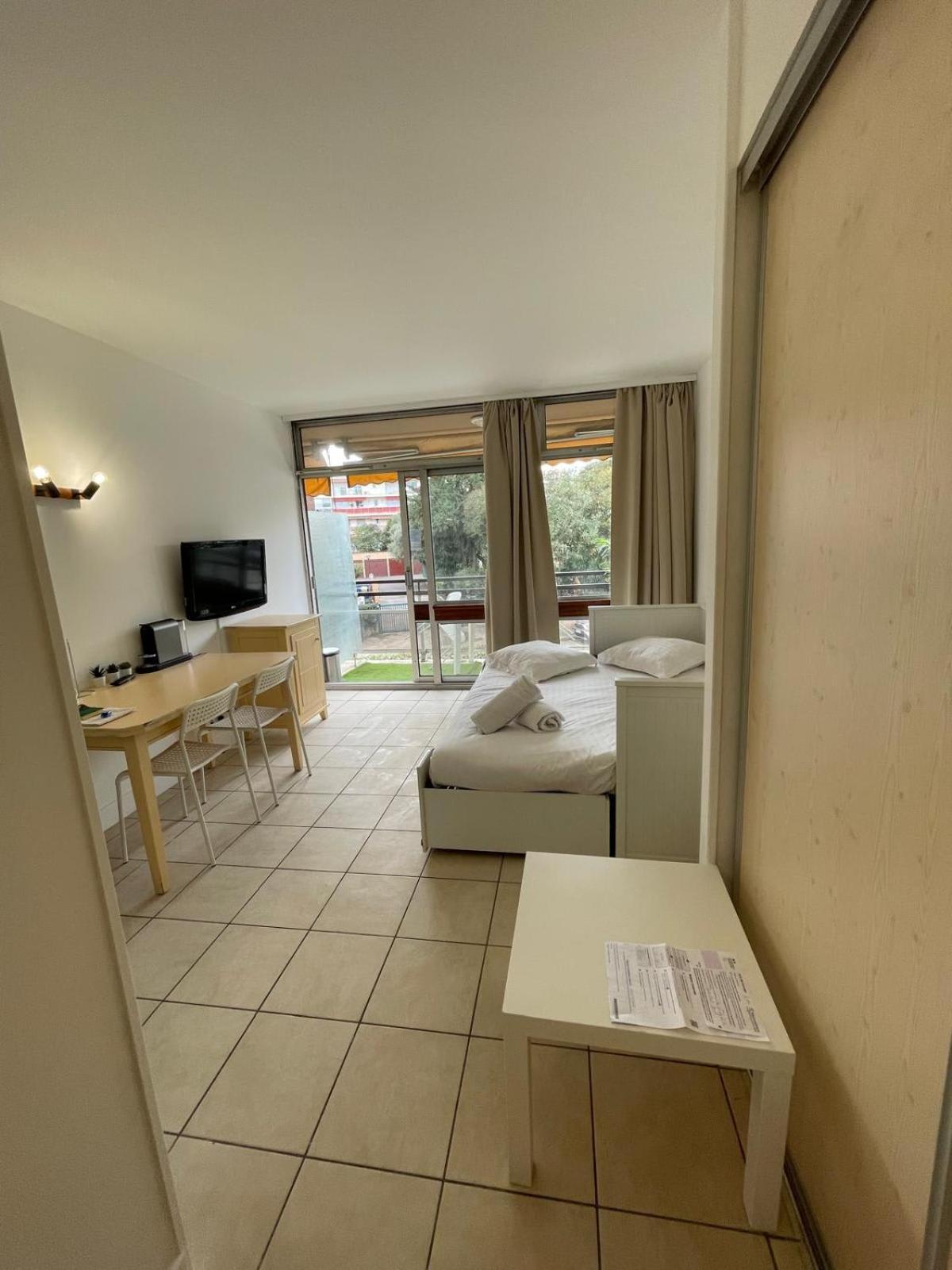06U - Beautiful Studio In Residence - Swimming Pool And Tennis Court Saint-Laurent-du-Var Bagian luar foto